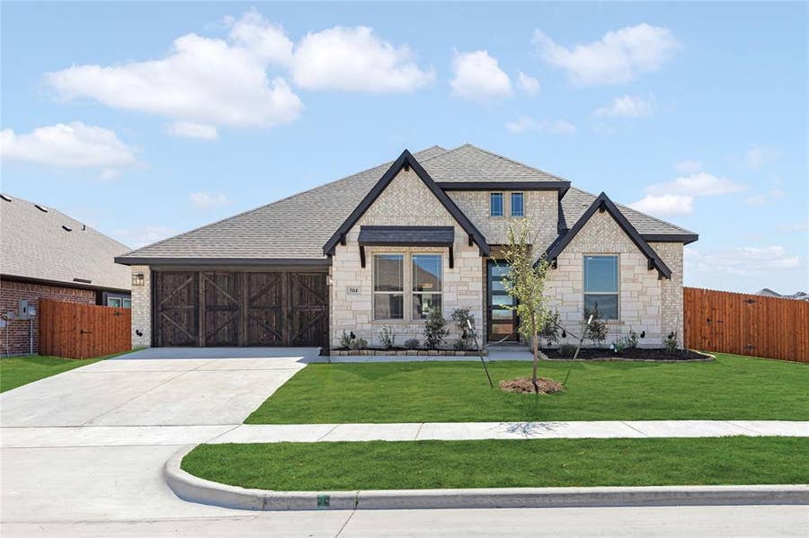 Property photo for 504 Red Maple Road, Waxahachie, TX