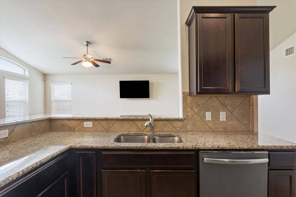 9448 Centennial Drive, Waco, TX 76708 9448 Centennial Drive, Waco, TX 76708