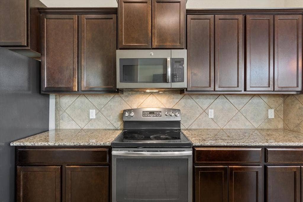 9448 Centennial Drive, Waco, TX 76708 9448 Centennial Drive, Waco, TX 76708
