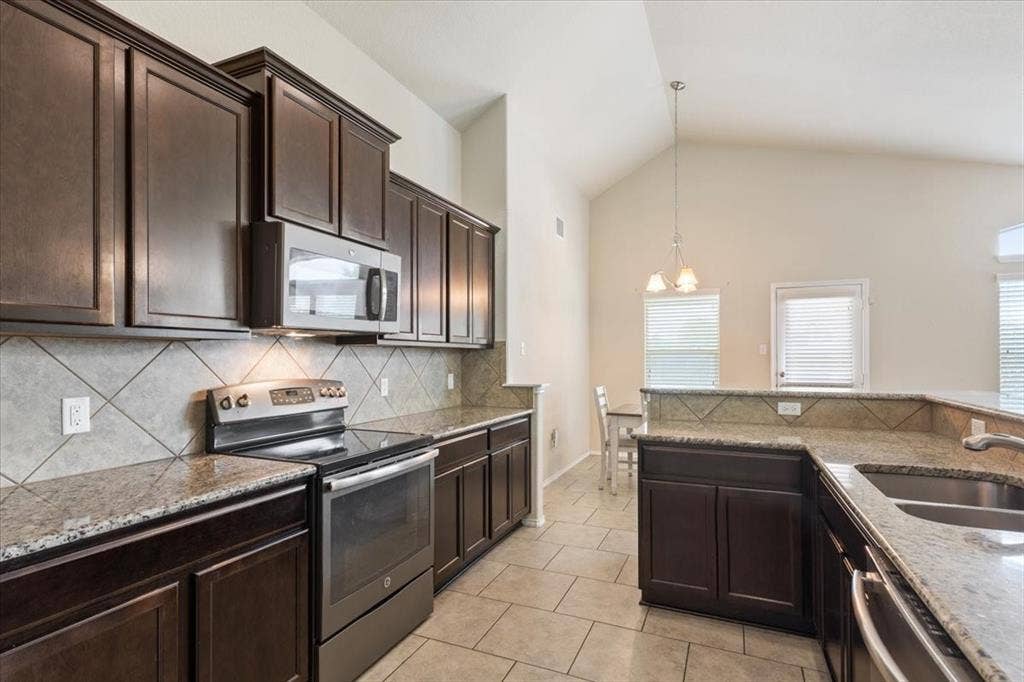 9448 Centennial Drive, Waco, TX 76708 9448 Centennial Drive, Waco, TX 76708