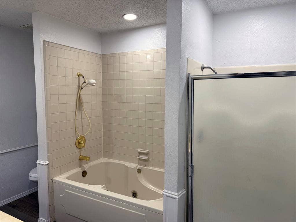 520 Baker Drive, Hurst, TX 76054 520 Baker Drive, Hurst, TX 76054