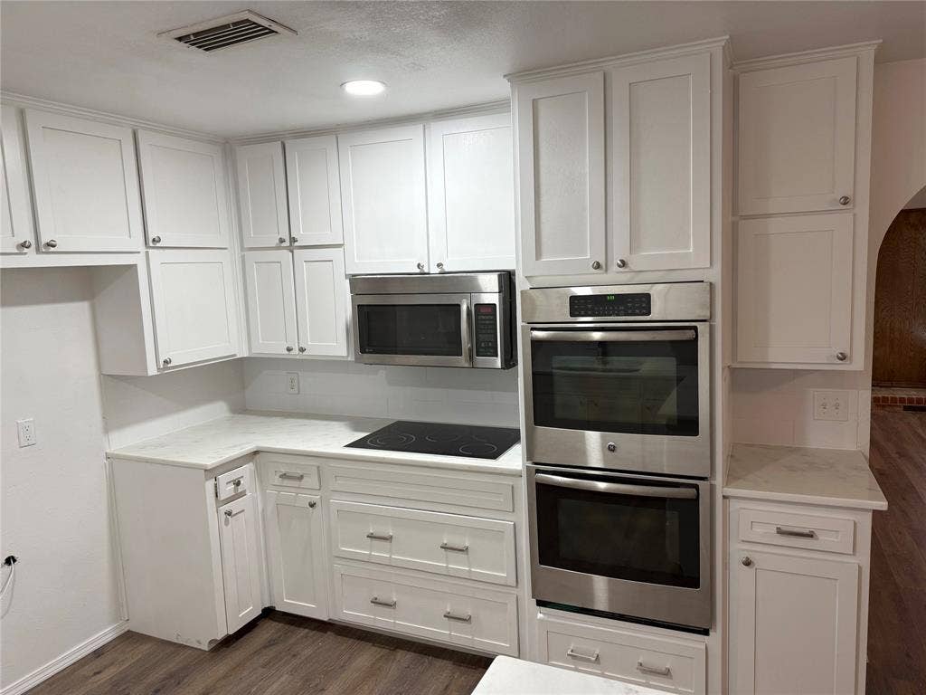 520 Baker Drive, Hurst, TX 76054 520 Baker Drive, Hurst, TX 76054