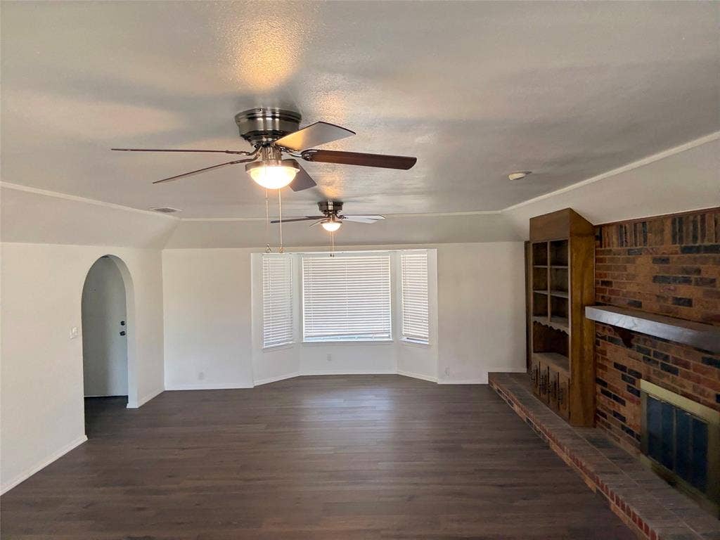 520 Baker Drive, Hurst, TX 76054 520 Baker Drive, Hurst, TX 76054
