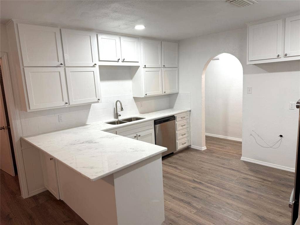 520 Baker Drive, Hurst, TX 76054 520 Baker Drive, Hurst, TX 76054
