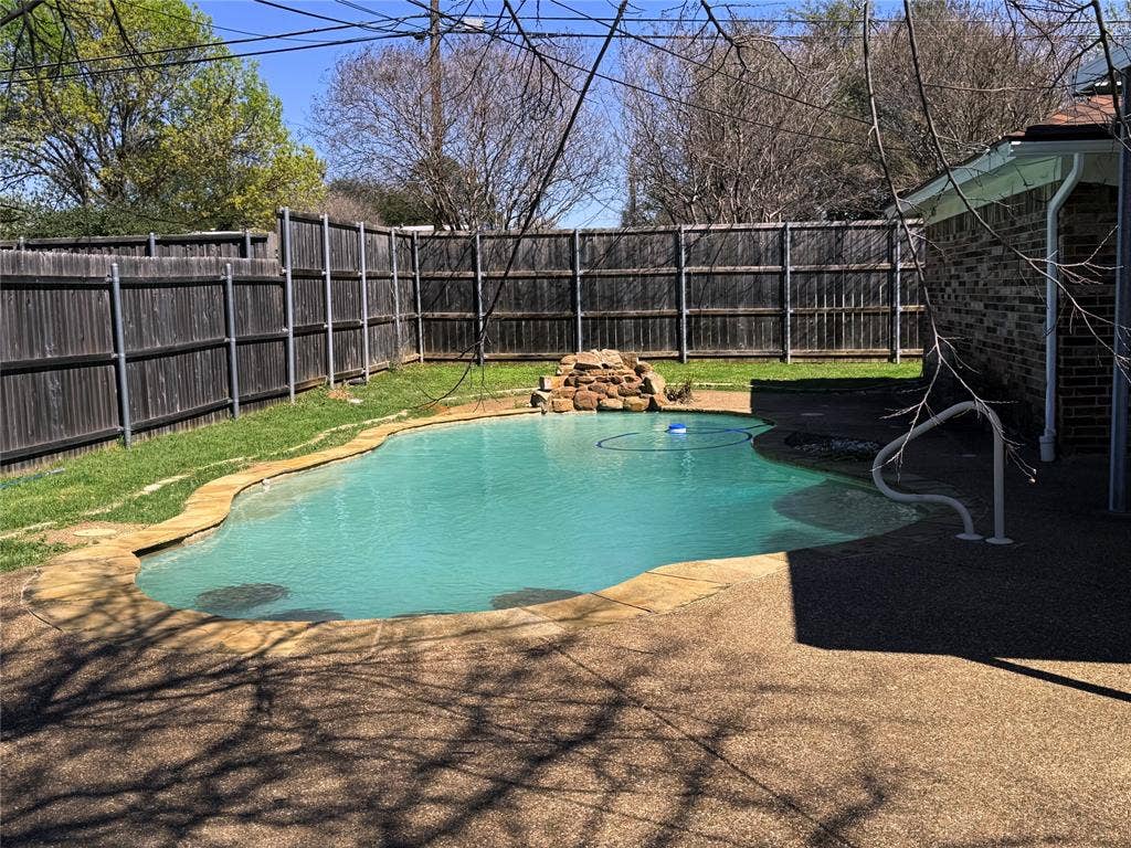 520 Baker Drive, Hurst, TX 76054 520 Baker Drive, Hurst, TX 76054