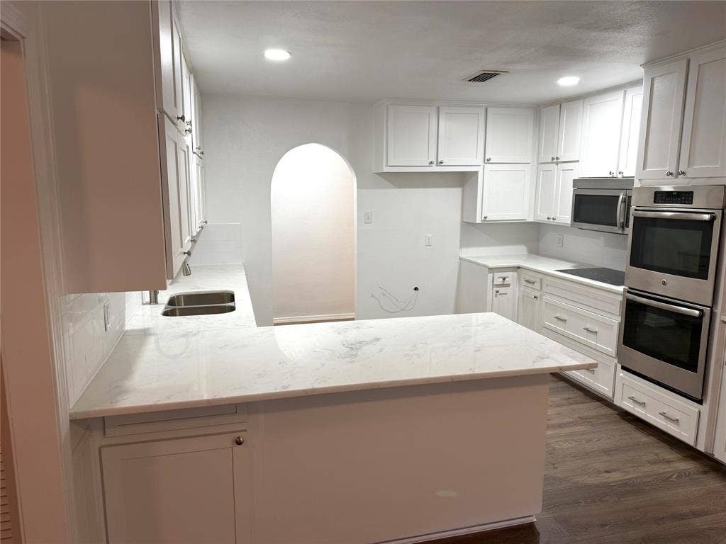 520 Baker Drive, Hurst, TX 76054 520 Baker Drive, Hurst, TX 76054