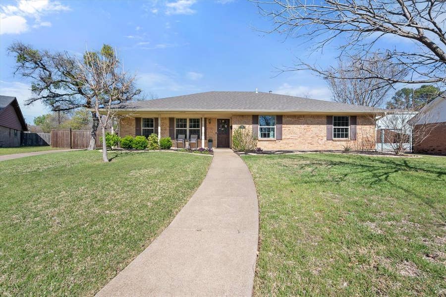 Property photo for 1415 Moss Rose Circle, Irving, TX