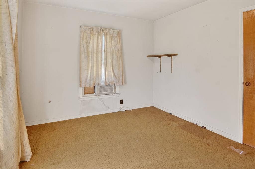 1224 S Brazos Street, Weatherford, TX 76086 Another view of third bedroom.