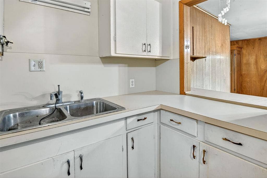 1224 S Brazos Street, Weatherford, TX 76086 Kitchen featuring pass-through to den.