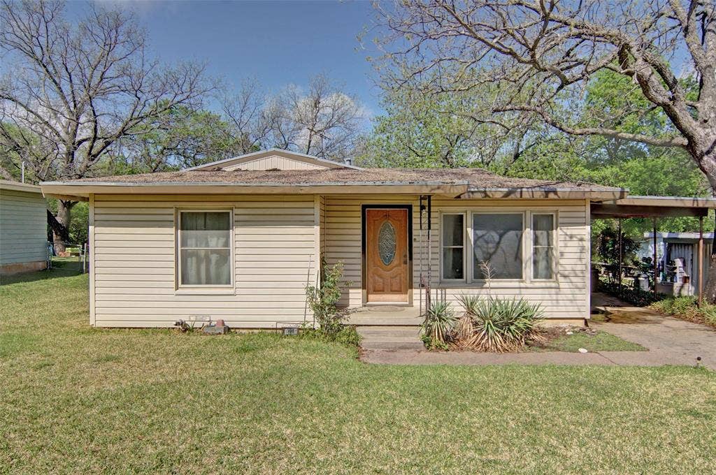 1224 S Brazos Street, Weatherford, TX 76086 View of front of property featuring a front yard and a carport.