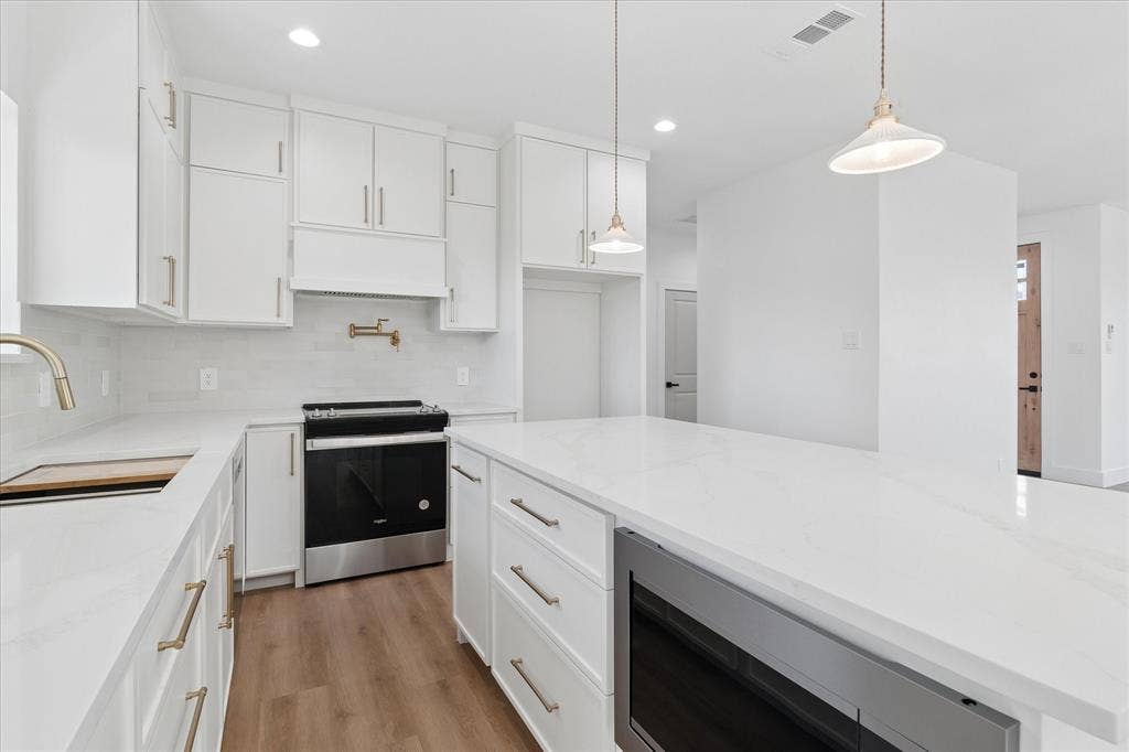 121 Lakeshore Lane, Glenn Heights, TX 75154 121 Lakeshore Lane, Glenn Heights, TX 75154