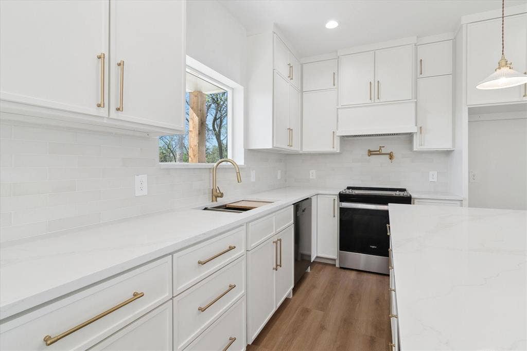 121 Lakeshore Lane, Glenn Heights, TX 75154 121 Lakeshore Lane, Glenn Heights, TX 75154
