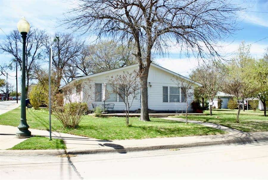 Property photo for 422 Smith Street, Grapevine, TX