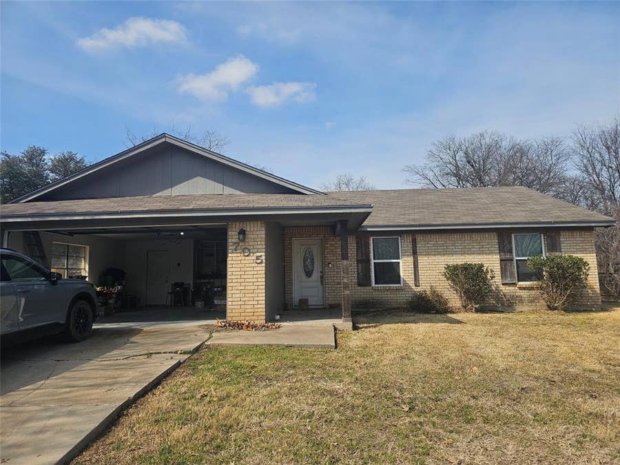 Property photo for 705 Rosedale Drive, Hewitt, TX