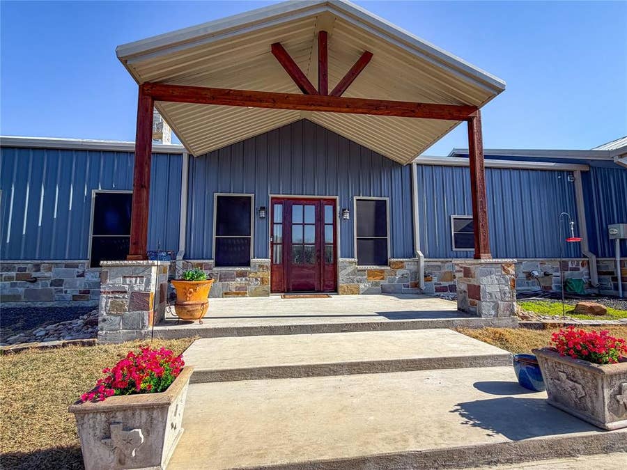 Property photo for 240 Cox Road, Waxahachie, TX