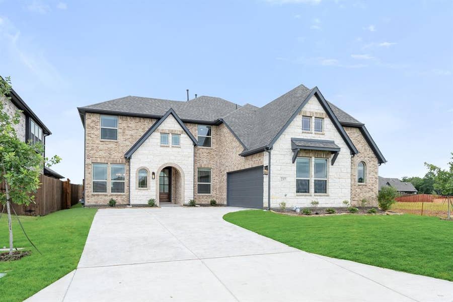 Property photo for 237 Sweetwater Drive, Commerce, TX