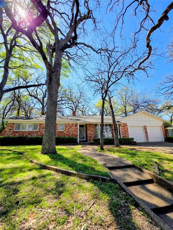 Property photo for 1020 Redbud Court, Arlington, TX