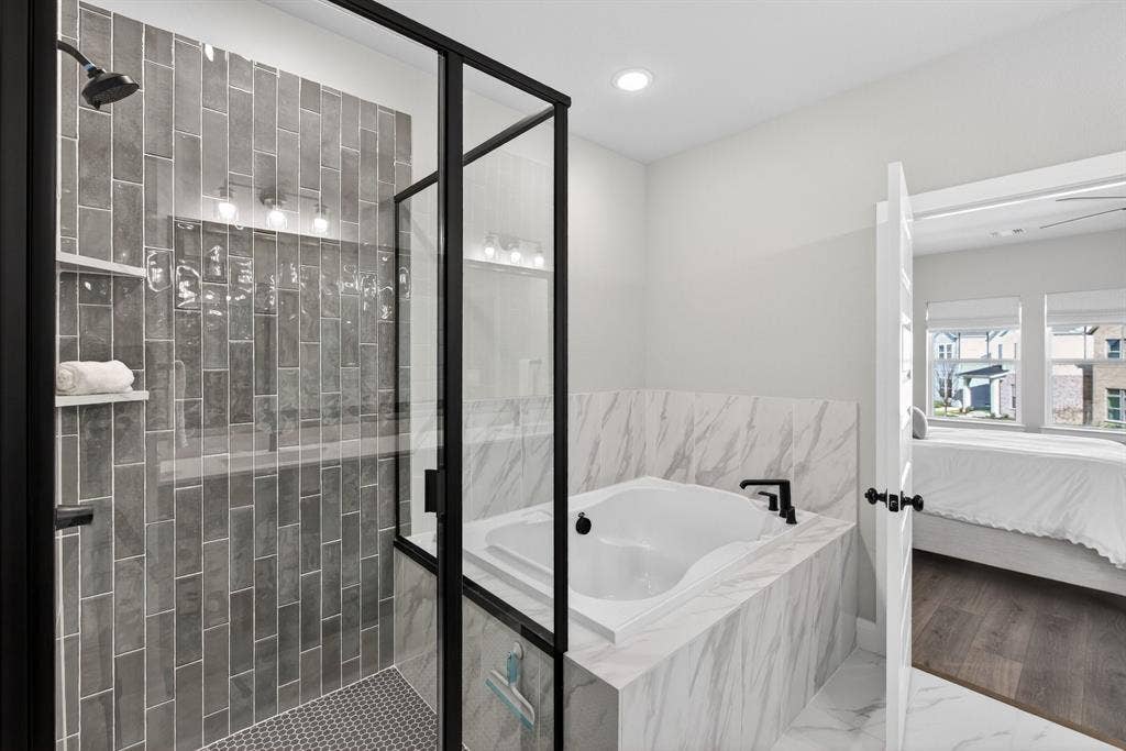 1414 Roundup Way, Argyle, TX 76226 Separate shower & soaking tub