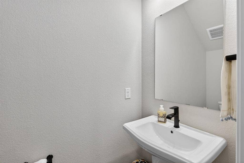1414 Roundup Way, Argyle, TX 76226 Downstairs powder bath
