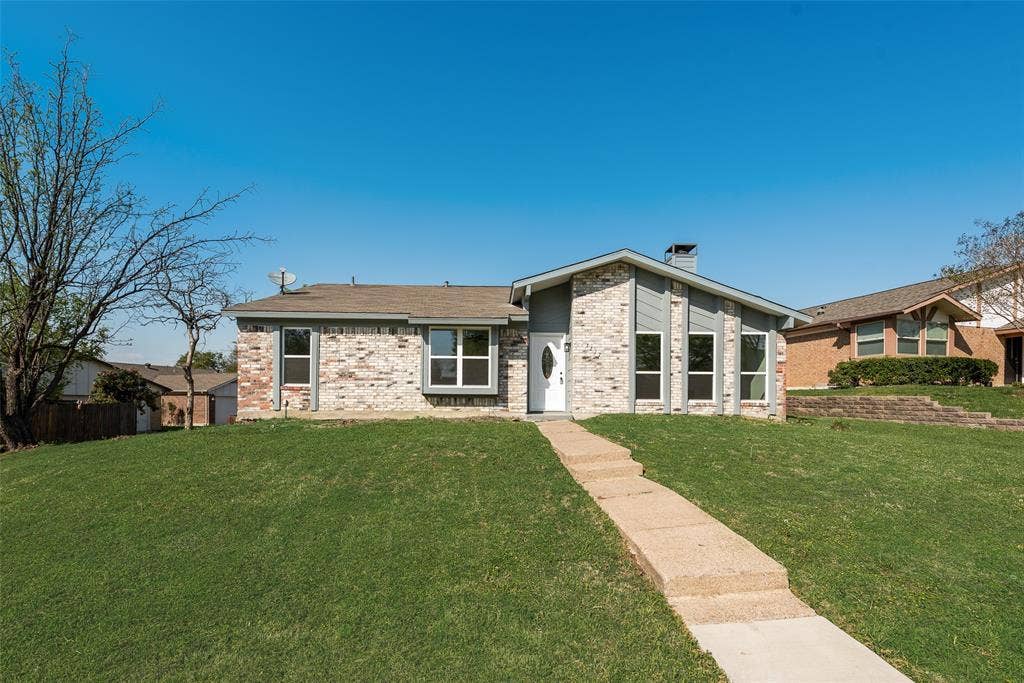 3217 Mahan Circle, Mesquite, TX 75149 Mid-century home with brick siding, a chimney, and a front yard