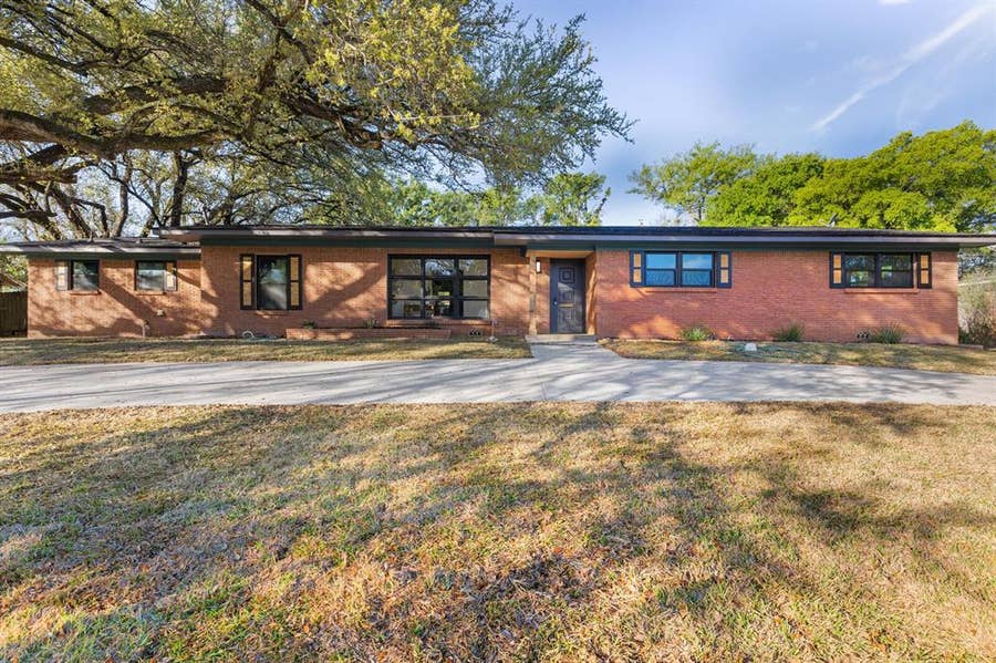 Property photo for 2324 Wooded Acres Drive, Waco, TX