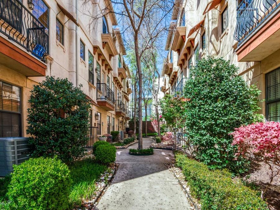Property photo for 1018 Pavillion Street, Dallas, TX