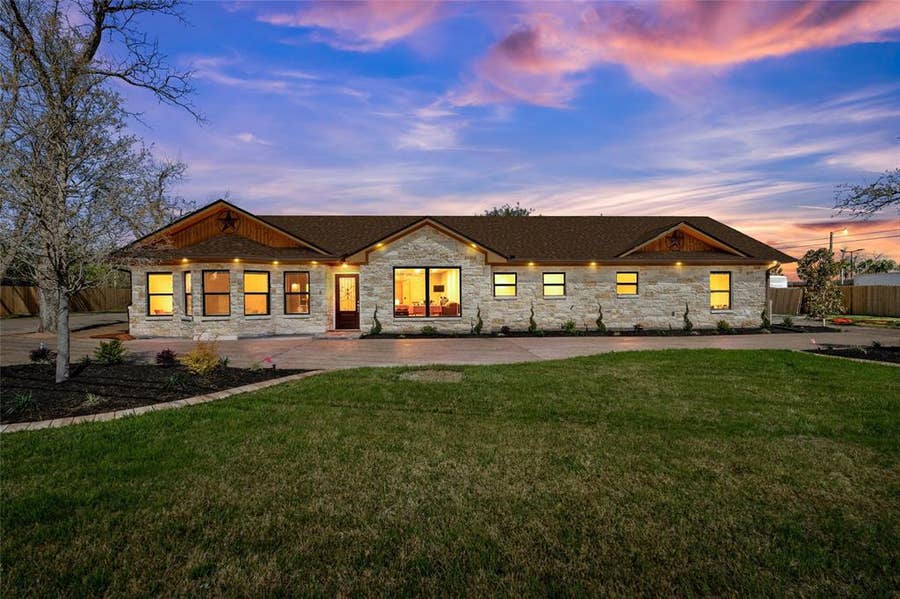 Property photo for 1404 S Robinson Drive, Robinson, TX