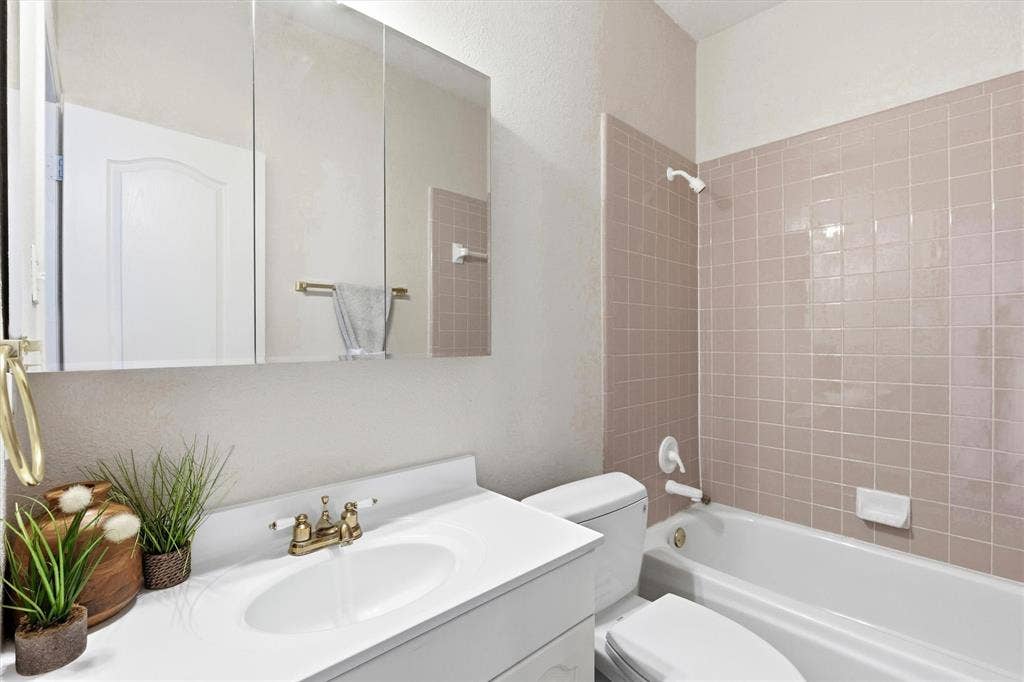 This is upstairs ensuite bathroom