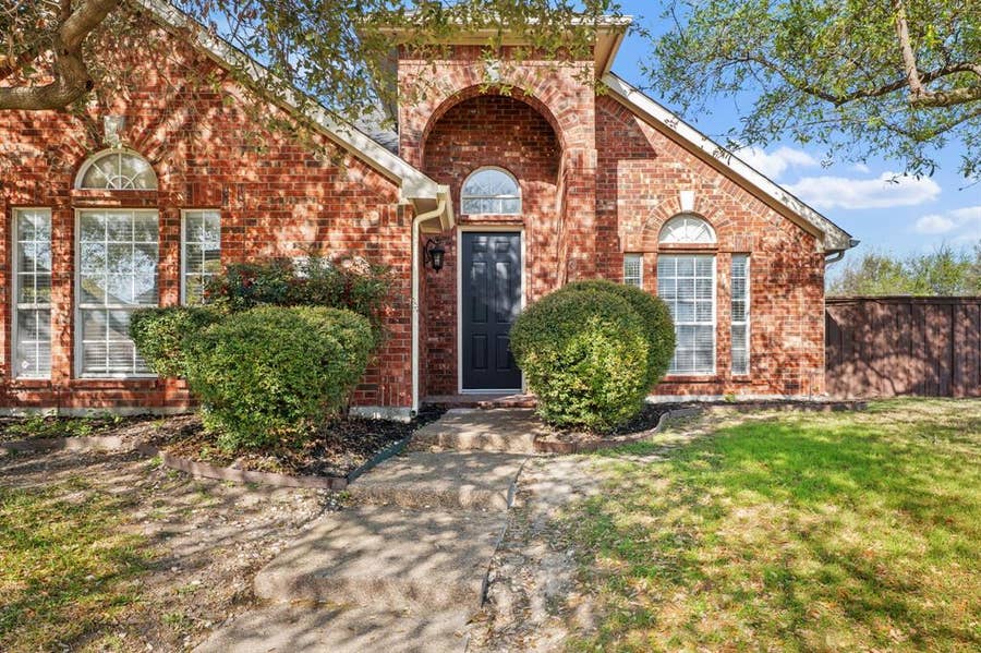 Property photo for 516 Castleford Drive, Allen, TX