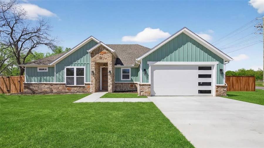 Property photo for 900 Cope Street, Mansfield, TX