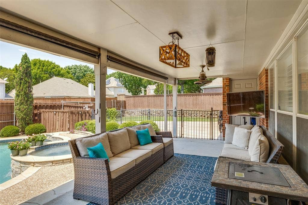 4405 Courtney Lane, Richardson, TX 75082 Back patio overlooking pool