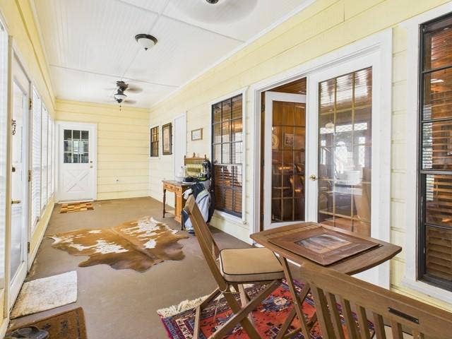 2382 Crystal Drive, Athens, TX 75752 Sunroom with ceiling fan