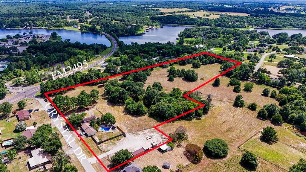 2382 Crystal Drive, Athens, TX 75752 Aerial view of property's location with a nearby body of water and property boundaries highlighted