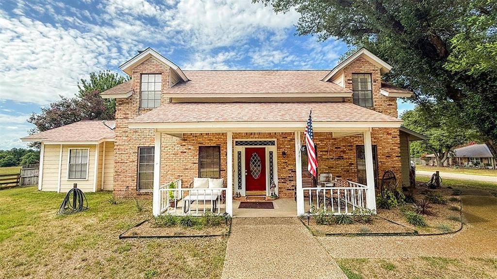 2382 Crystal Drive, Athens, TX 75752 View of front of home featuring a front lawn, roof with shingles, brick siding, an outdoor living space, and covered porch