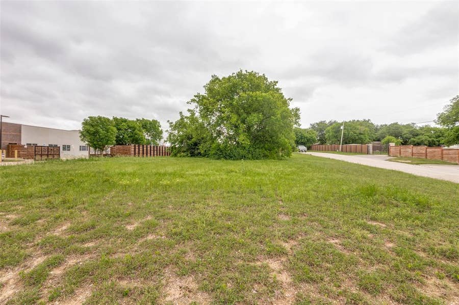 Property photo for 3906 Telephone Road, Dallas, TX