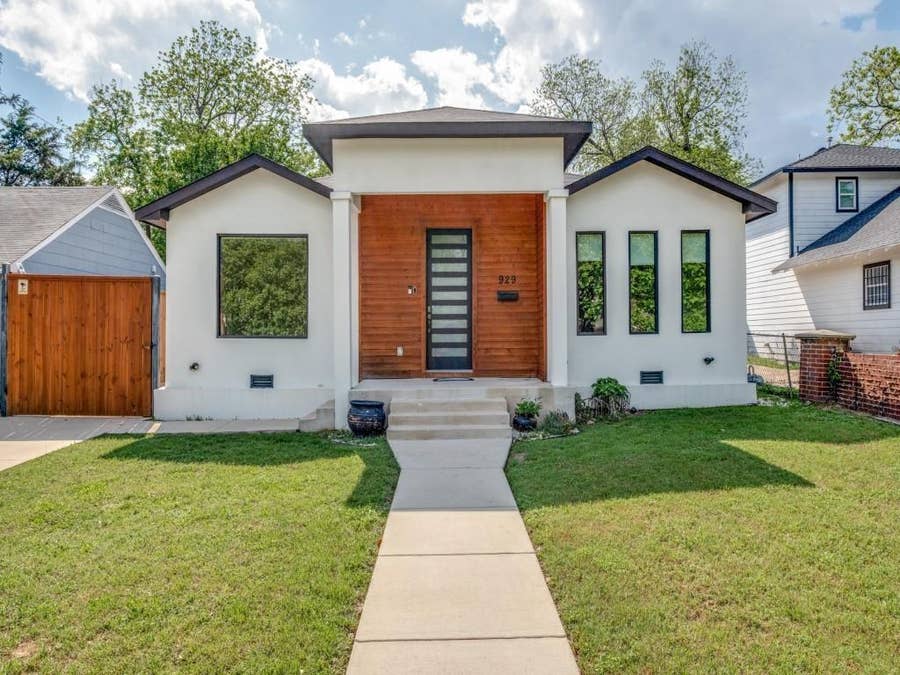 Property photo for 929 S Marlborough Avenue, Dallas, TX