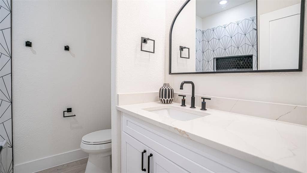 5634 Barkridge Drive, Granbury, TX 76048