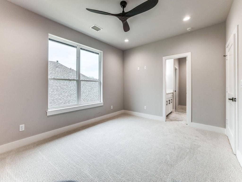 4585 Cascades Boulevard, Tyler, TX 75709 Upstairs bedroom 3 with Ensuite Bath