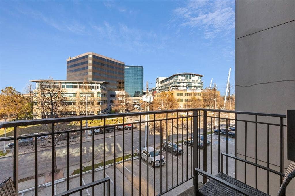 5320 E Mockingbird Lane, #L302, Dallas, TX 75206 5320 E Mockingbird Lane, #L302, Dallas, TX 75206