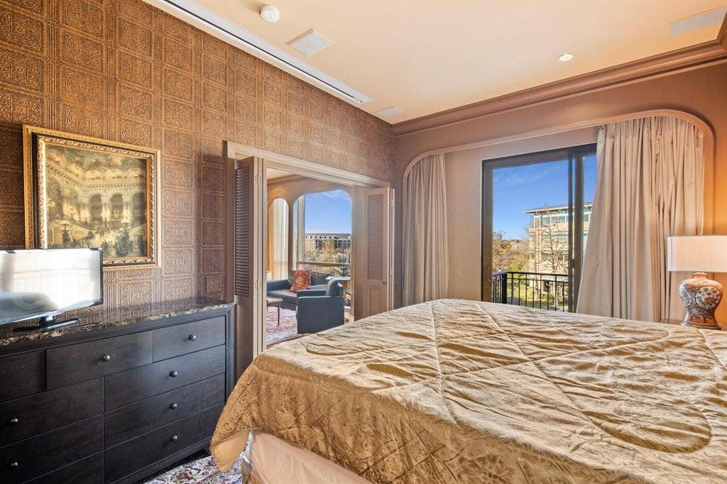 5320 E Mockingbird Lane, #L302, Dallas, TX 75206 5320 E Mockingbird Lane, #L302, Dallas, TX 75206