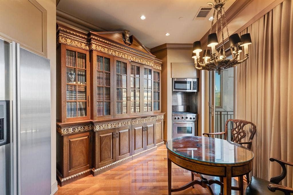 5320 E Mockingbird Lane, #L302, Dallas, TX 75206 5320 E Mockingbird Lane, #L302, Dallas, TX 75206