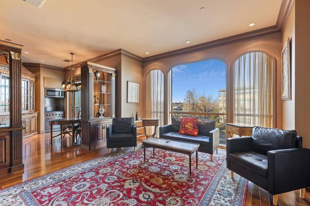 5320 E Mockingbird Lane, #L302, Dallas, TX 75206 5320 E Mockingbird Lane, #L302, Dallas, TX 75206