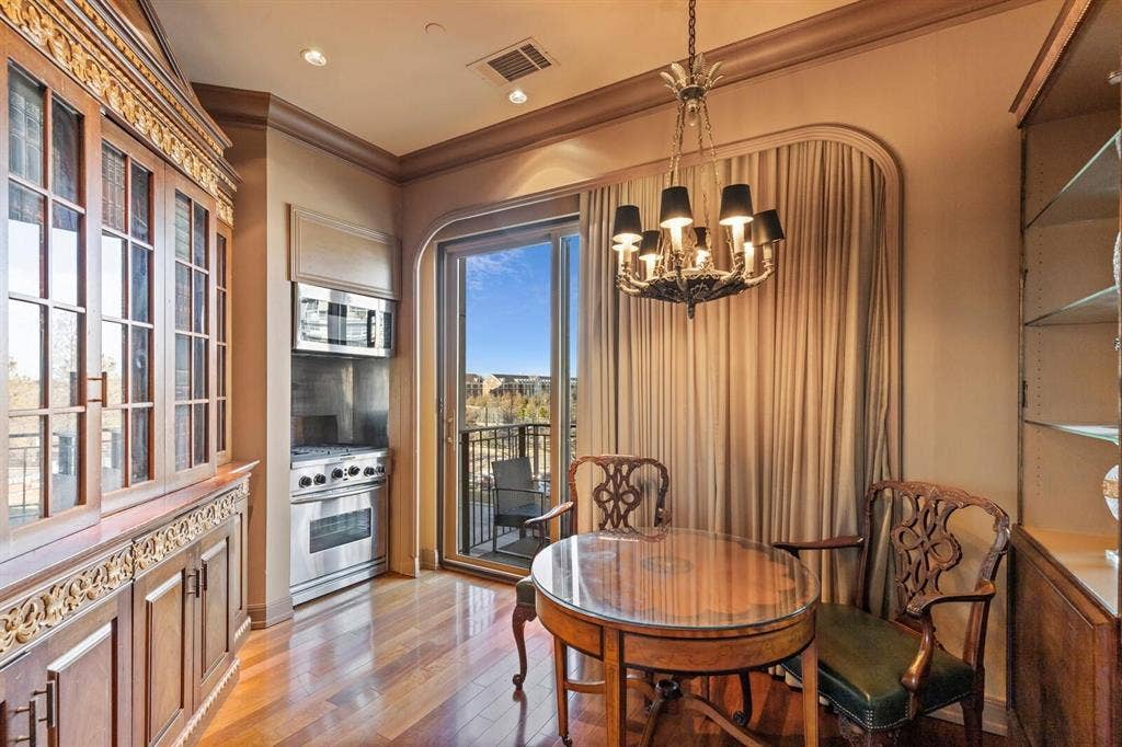 5320 E Mockingbird Lane, #L302, Dallas, TX 75206 5320 E Mockingbird Lane, #L302, Dallas, TX 75206
