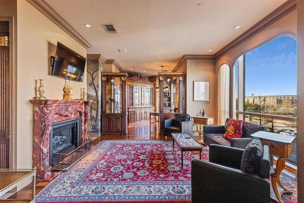 5320 E Mockingbird Lane, #L302, Dallas, TX 75206 5320 E Mockingbird Lane, #L302, Dallas, TX 75206
