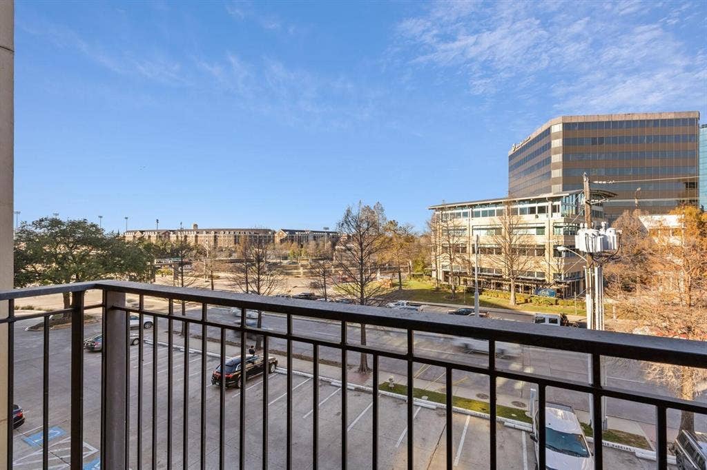 5320 E Mockingbird Lane, #L302, Dallas, TX 75206 5320 E Mockingbird Lane, #L302, Dallas, TX 75206