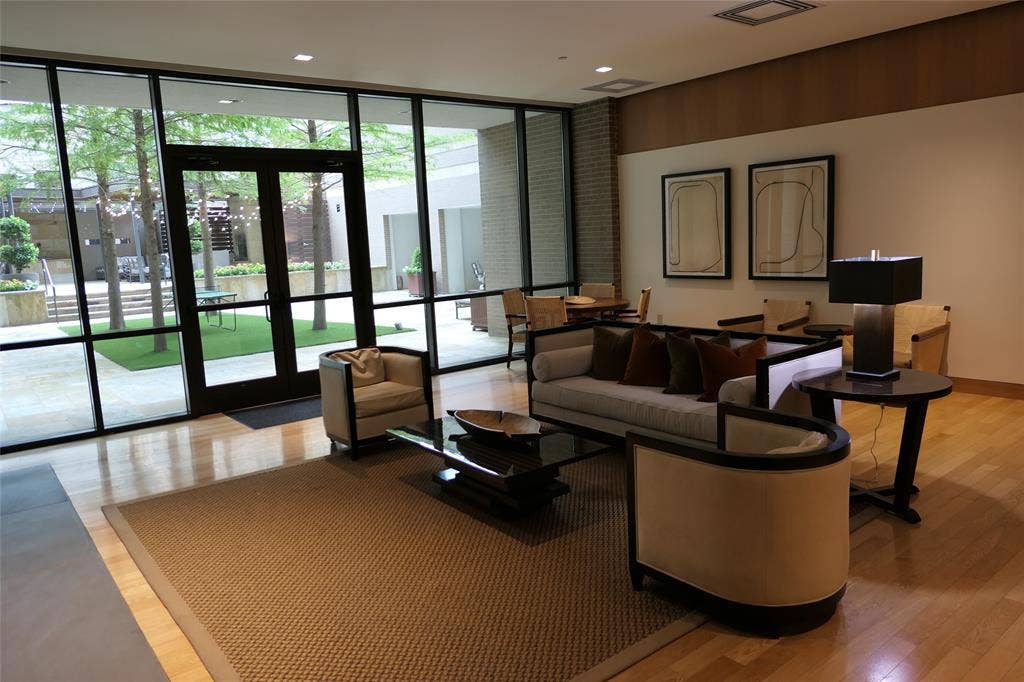 5320 E Mockingbird Lane, #L302, Dallas, TX 75206 5320 E Mockingbird Lane, #L302, Dallas, TX 75206