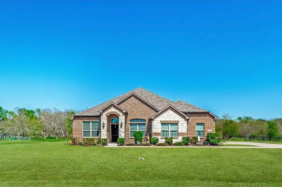 Property photo for 747 Hickory Lane, Royse City, TX