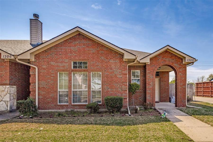 Property photo for 1302 Poinsettia Boulevard, Denton, TX