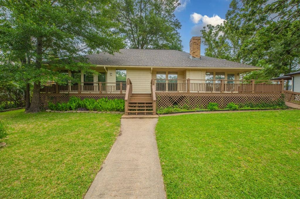 27 Sundown Trail, Star Harbor, TX 75148 Back of home and deck.