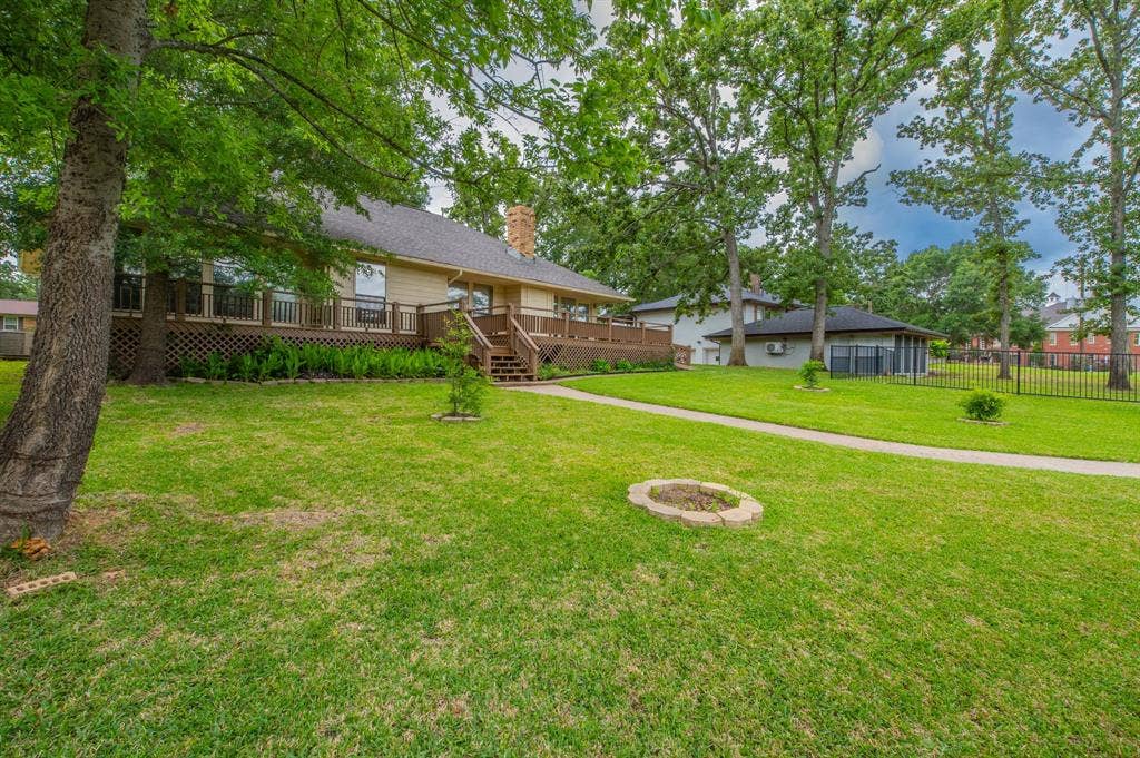 27 Sundown Trail, Star Harbor, TX 75148 Large backyard, ideal for entertaining.